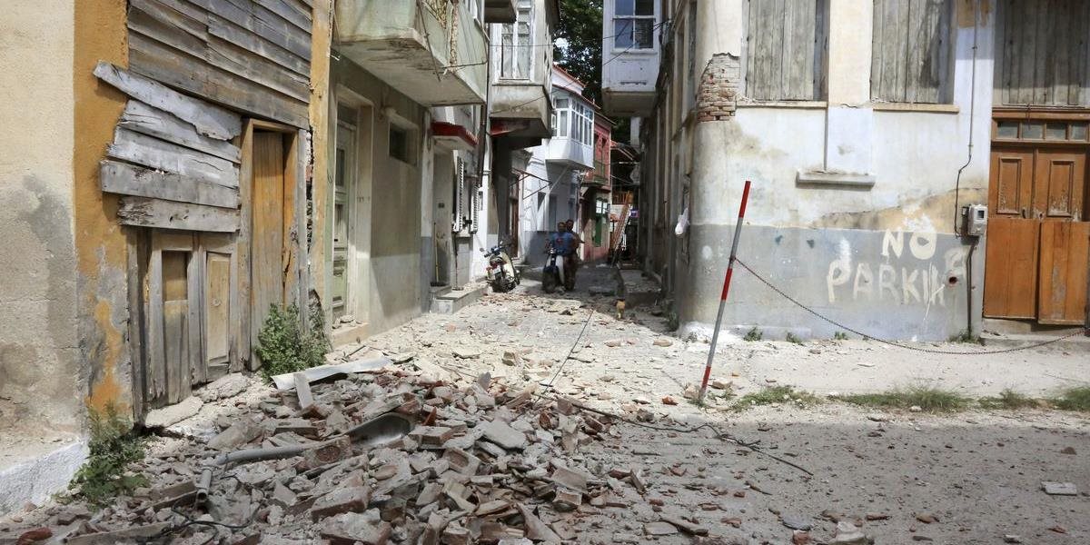 Po zemetrasení na gréckom ostrove Lesbos úrady vyhlásili výnimočný stav, 800 ľudí je bez domova