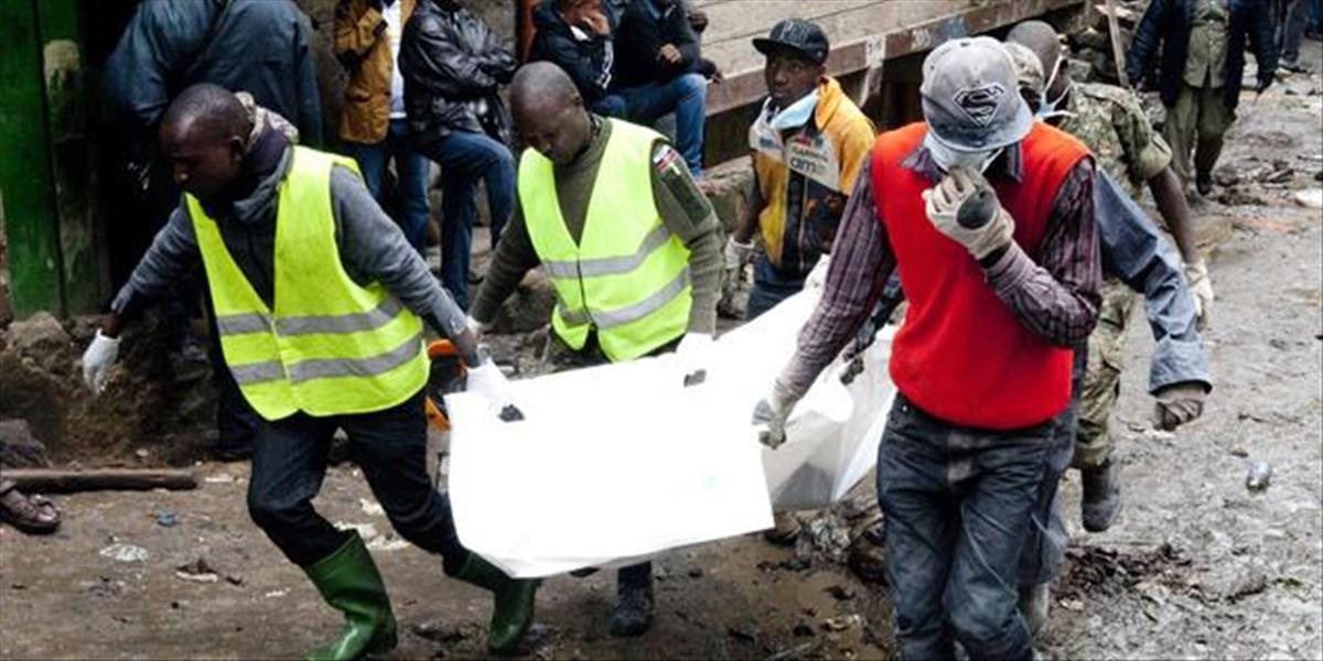 KEŇA: Z trosiek zrútenej osemposchodovej budovy vytiahli mŕtve dieťa