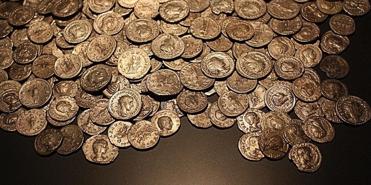 Veľké prekvapenie vo vnútri šachovej figúrky: Našli sa strieborné mince zo 16. storočia