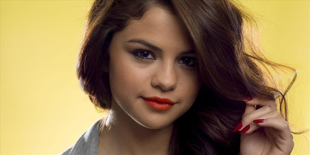 VIDEO Selena Gomez prekvapuje! V novom klipe prejavuje lásku k žene?