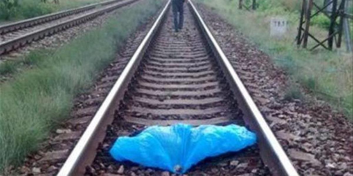 Vlak zachytil 69-ročnú ženu, zraneniam podľahla