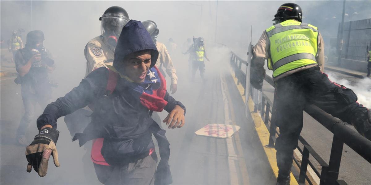 Neutíchajúce protivládne demonštrácie vo Venezuele si na zoznam pripísali ďalšie dva ľudské životy