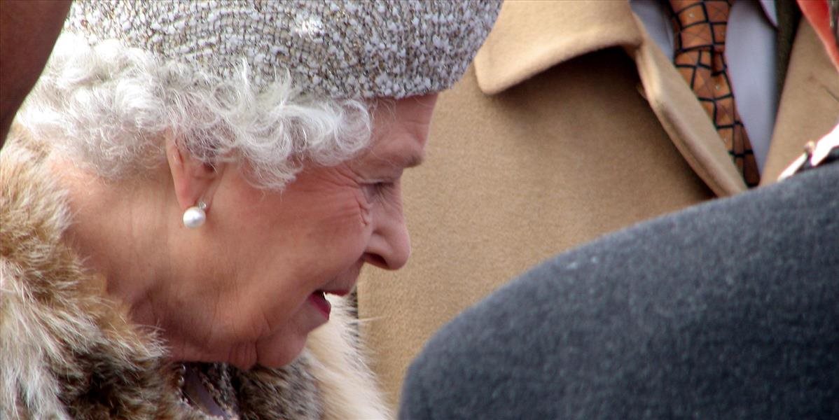 Kráľovná Alžbeta II. si uctila obete požiaru v Londýne