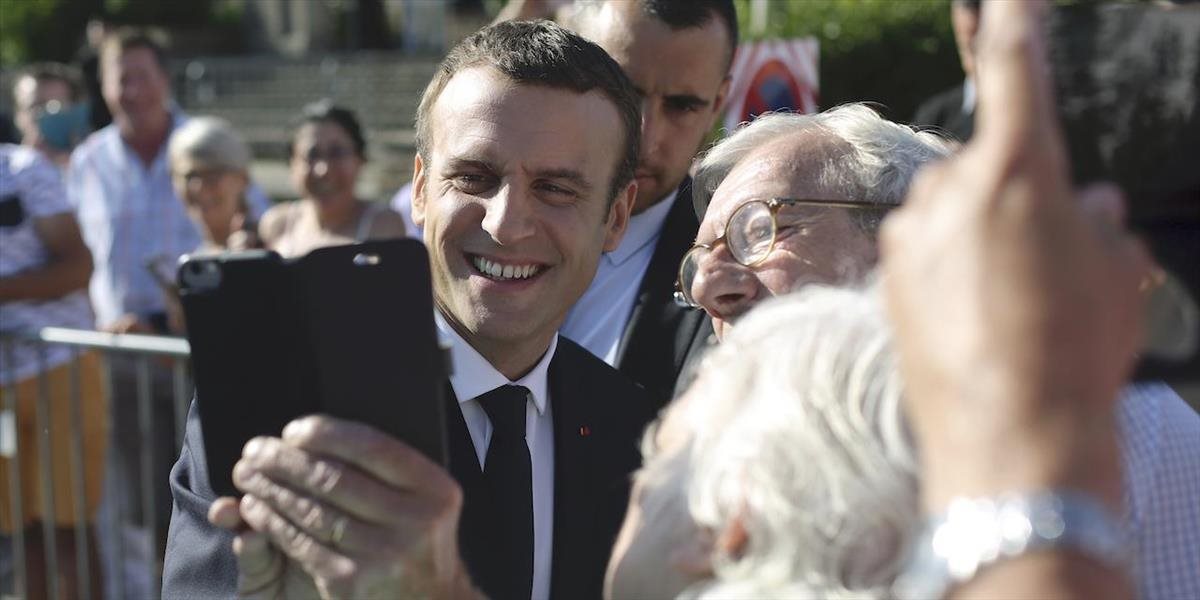 Emmanuel Macron získal vo voľbách jasnú parlamentnú väčšinu: Obsadí až 350 kresiel