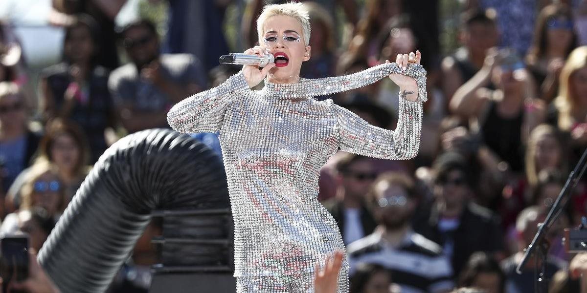Speváčka Katy Perry po tretí raz dobyla albumový Billboard