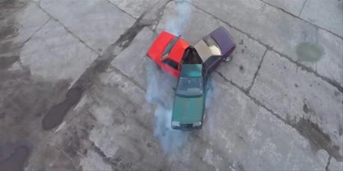 VIDEO Rusi skonštruovali unikátny auto-kolotoč. Pozrite sa, ako sa na tom jazdí