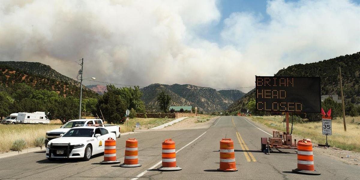 FOTO+VIDEO Požiar v Utahu už vyhnal viac ako 700 ľudí zo svojich domovov