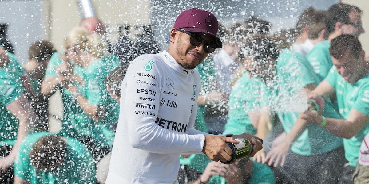 Lewis Hamilton dosiahol v Baku 66. kvalifikačné víťazstvo: Prekonal tak legendárneho Ayrtona Sennu