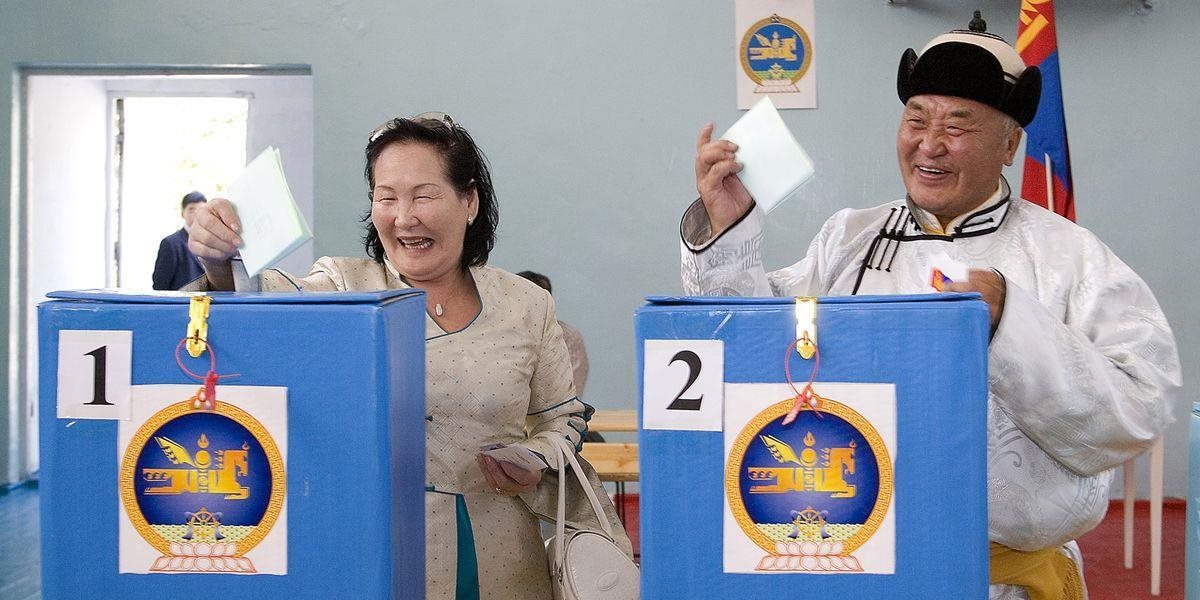 V Mongolsku sa dnes konajú prezidentské voľby, hrozí nízka účasť v dôsledku korupčných škandálov všetkých kandidátov