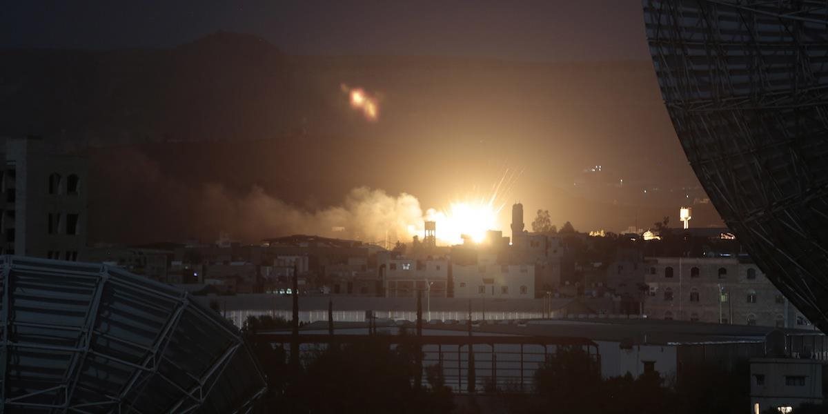 Vojenské lietadlá zaútočili na ciele Hamasu: Mesto Gaza sa stalo terčom viacerých rakiet