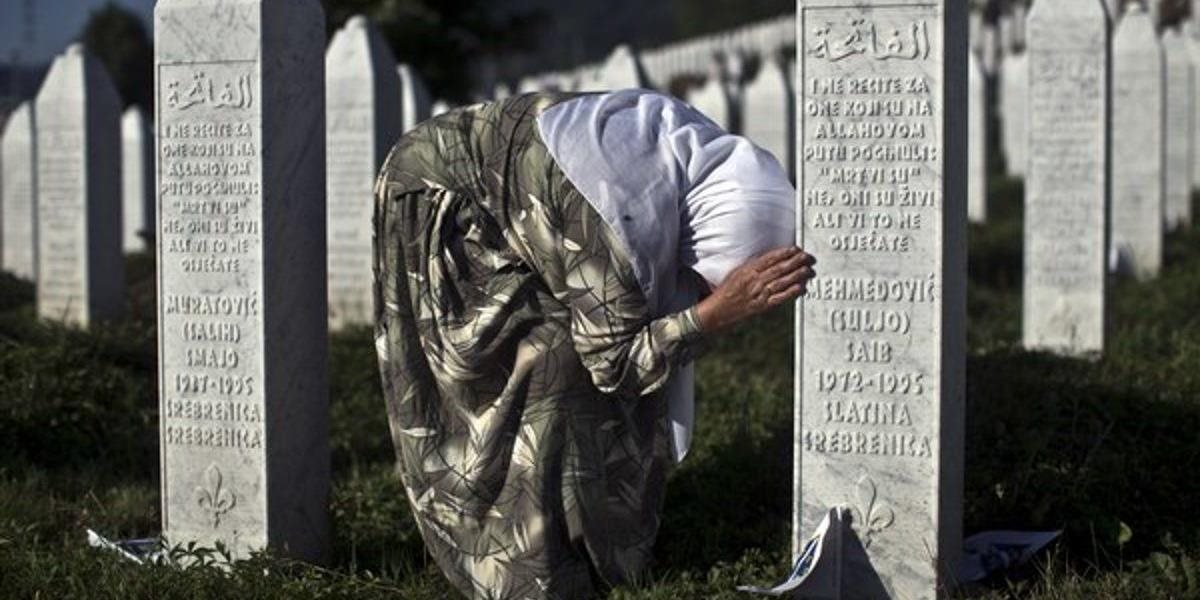 Trestný tribunál dnes potvrdil: Holandsko nesie podiel viny na masakri v Srebrenici