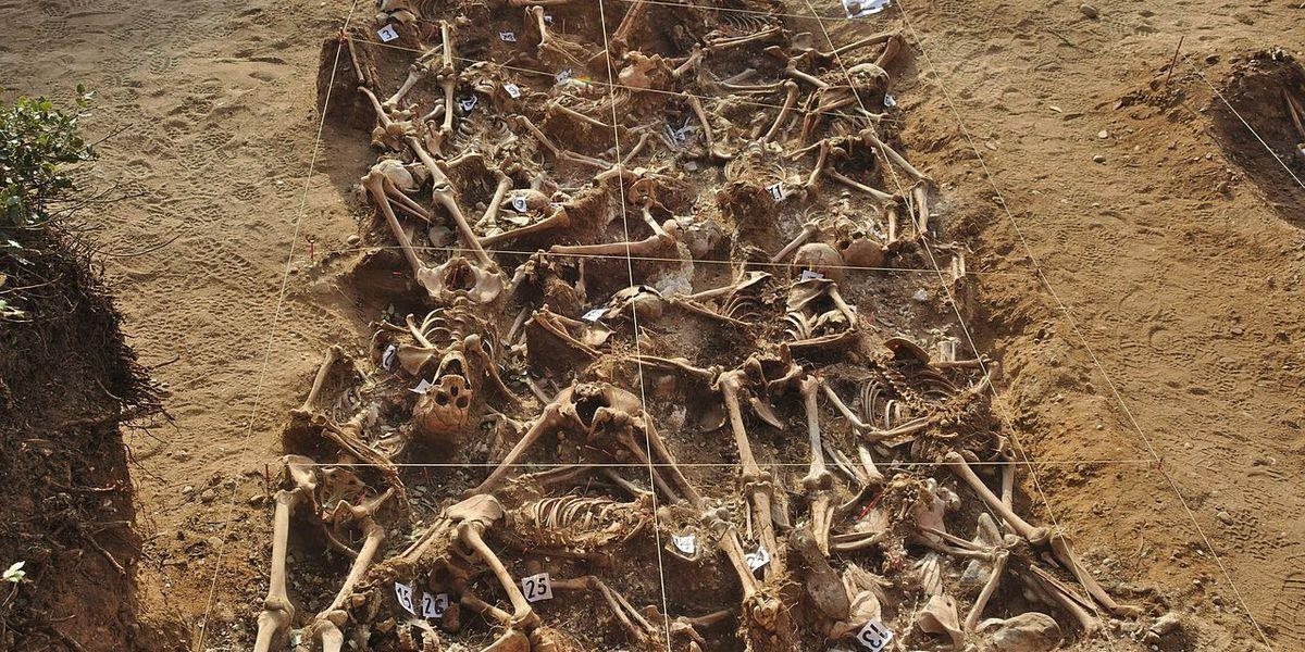 Bojmi zmietanom Kongu objavili ďalších desať masových hrobov