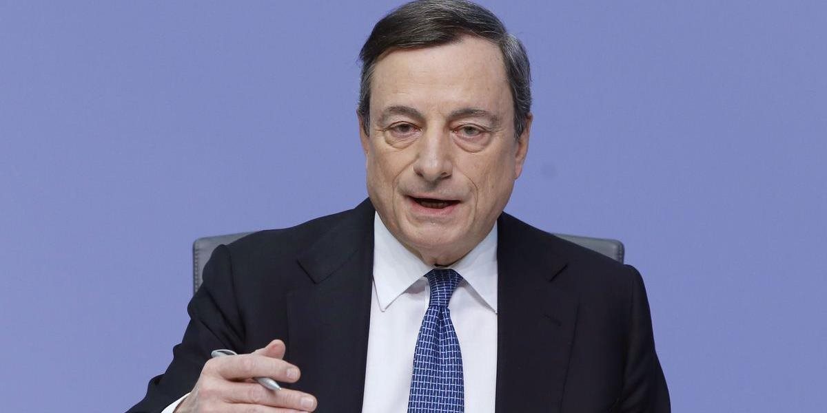 Draghi: ECB musí byť opatrná pri ukončovaní stimulov