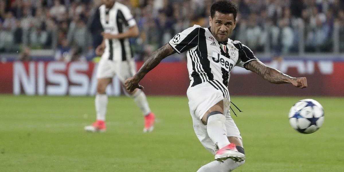 Obranca Daniel Alves oznámil, že v Juventuse skončil, mal by zamieriť do Manchestru City