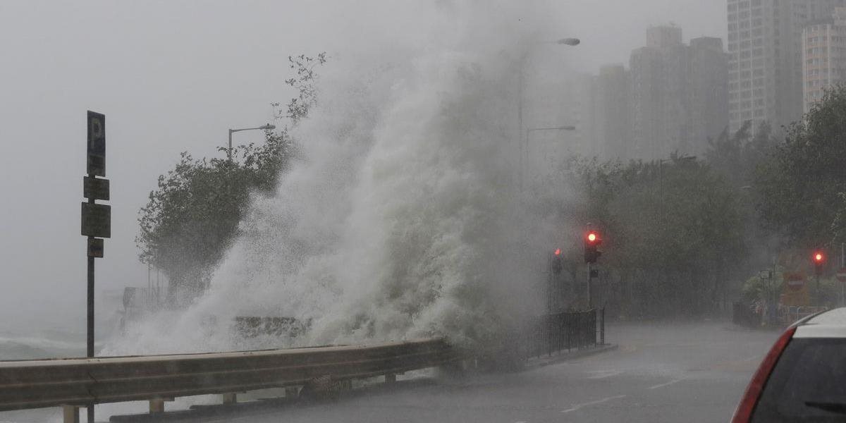 Mohutný tajfún Nanmadol udrel na juhozápadné Japonsko