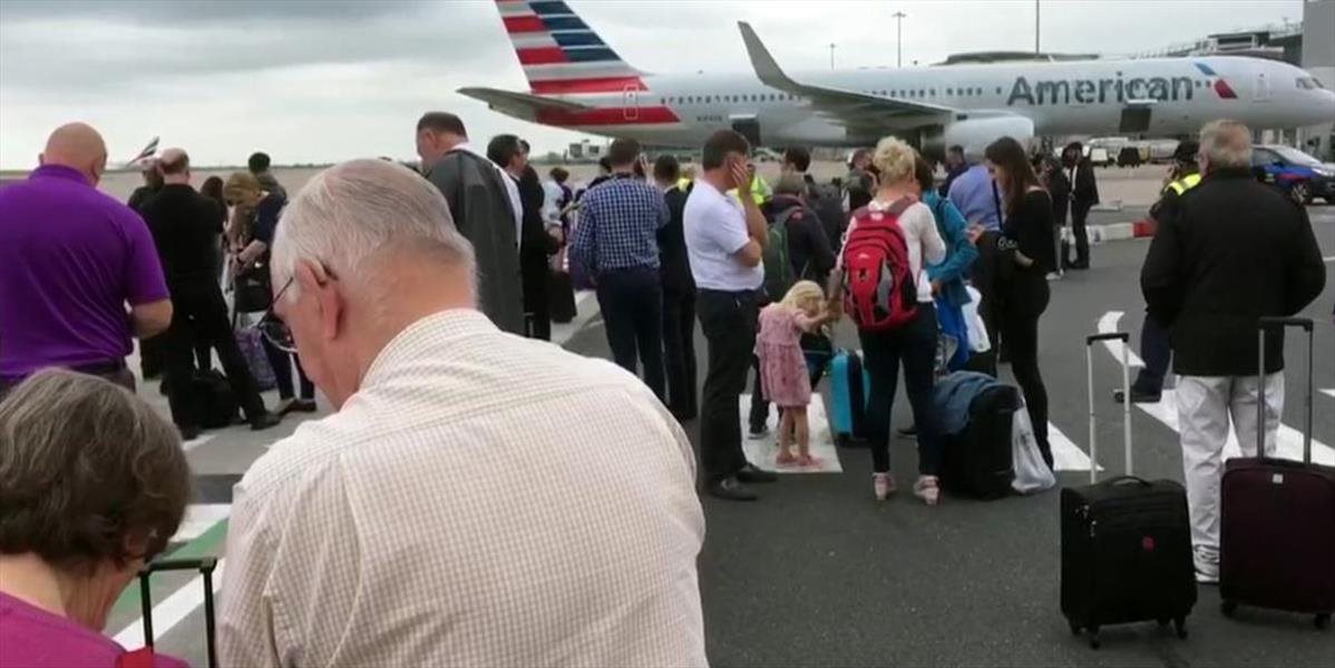 FOTO Terminál manchesterského letiska evakuovali pre podozrivú batožinu