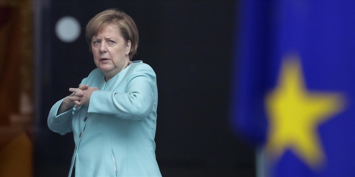 Merkelová trvá na tom, že Európa sa nemôže spoliehať na vojenskú pomoc USA