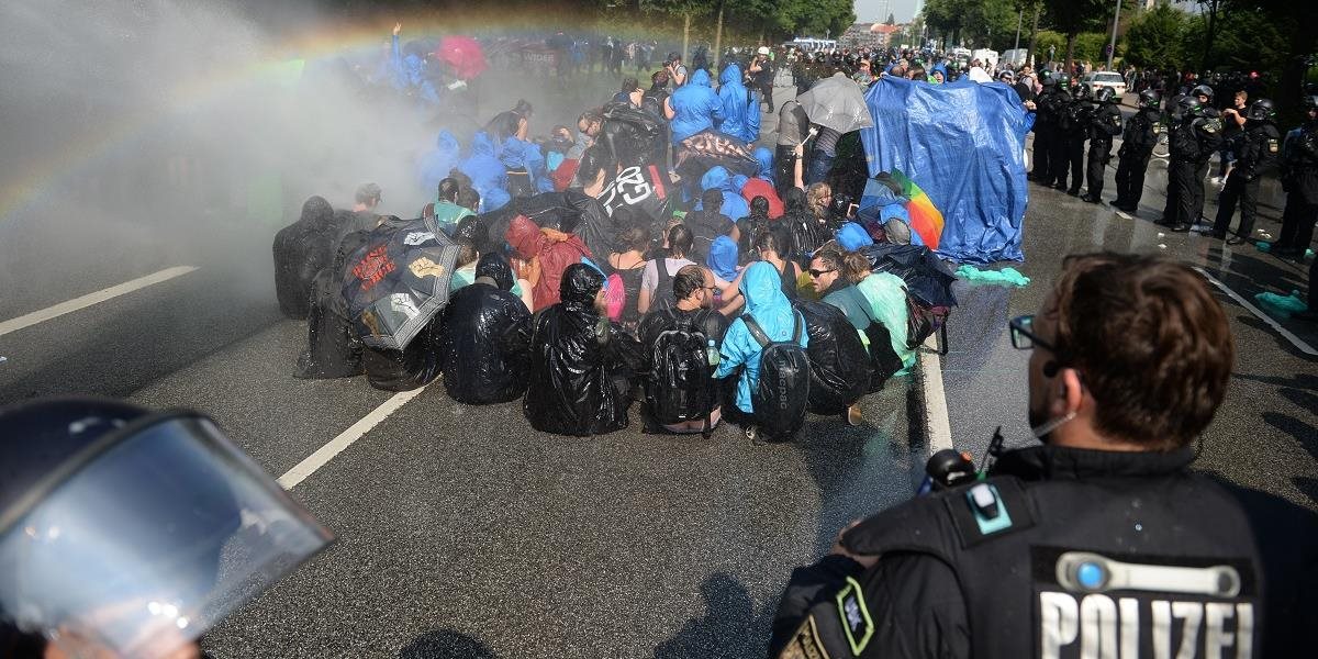 Polícia použila na rozohnanie protestu proti summitu G20 vodné delo