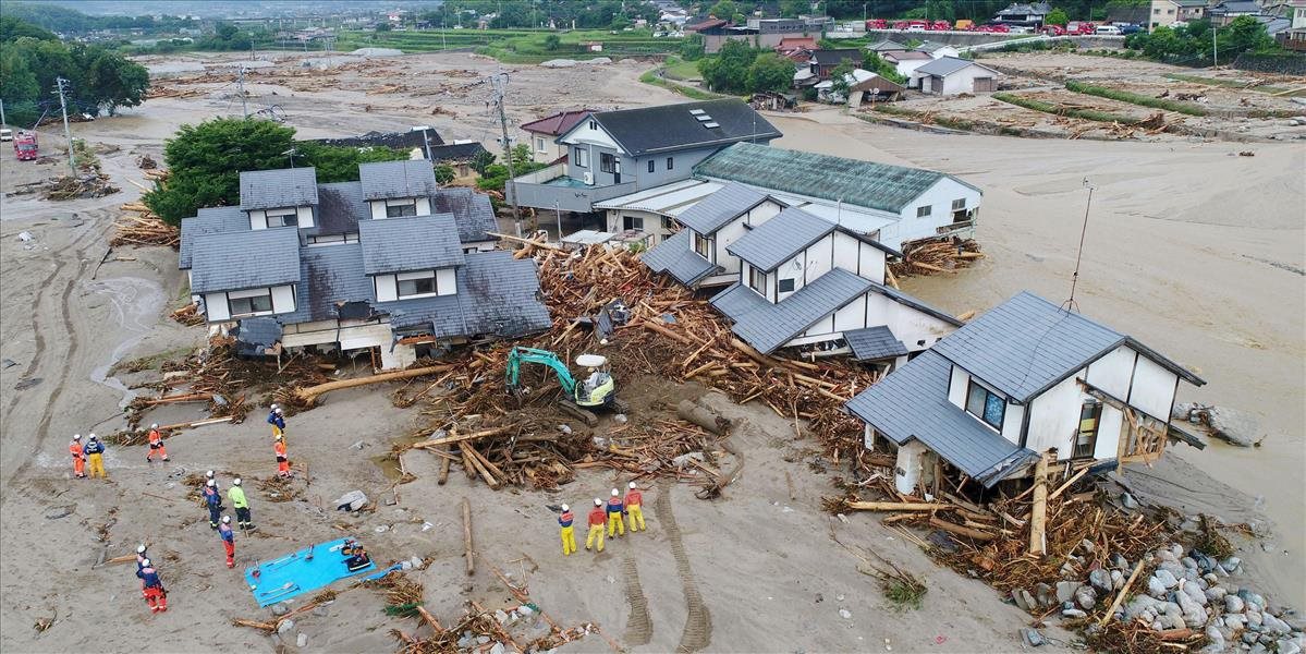 Počet obetí povodní na ostrove Kjúšú stúpol na 15
