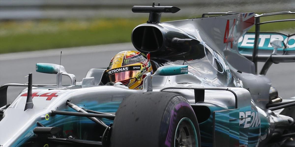F1: Hamilton príde na VC Rakúska o päť mieste na štarte