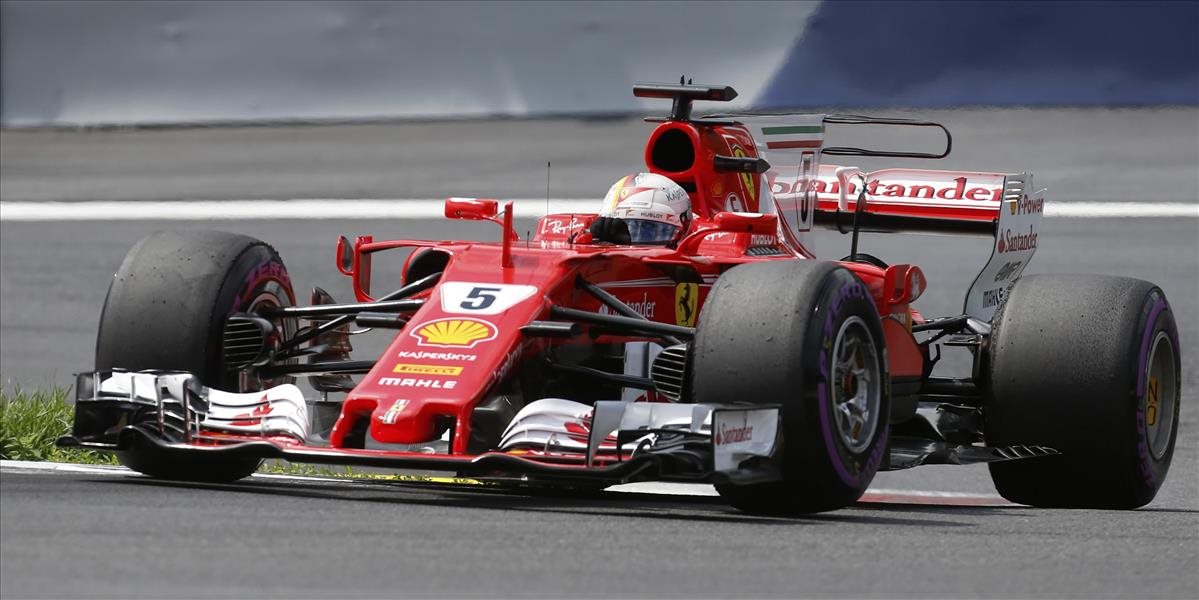 F1: Vettel víťazom tretieho tréningu, Hamilton druhý