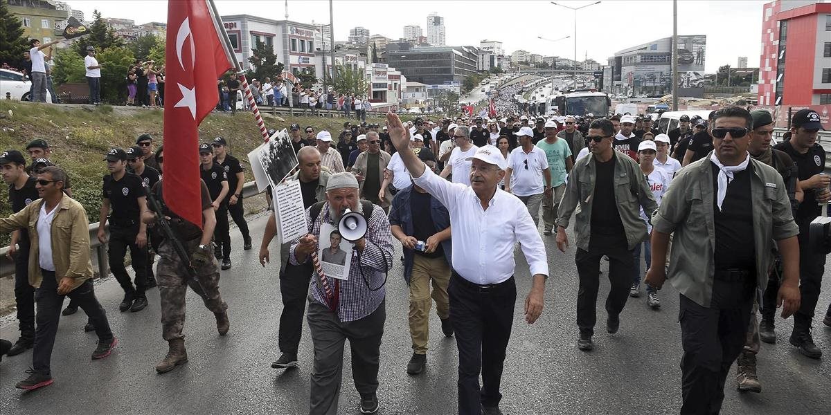 Turecký opozičný líder ukončí 400-km pochod veľkým protestným zhromaždením