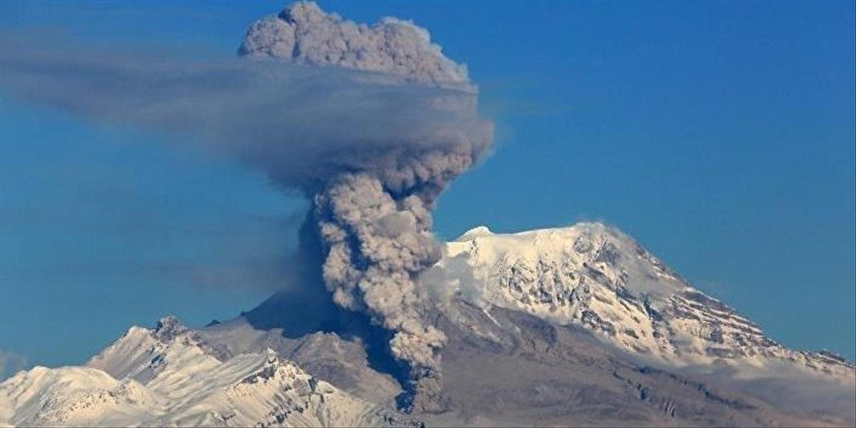 Sopka Bogoslof sa prebrala: Opäť chrlí popol