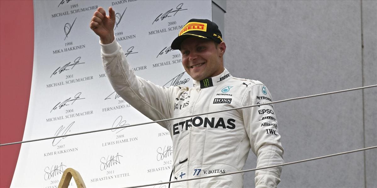 F1: Bottas sa prihlásil do boja o titul, odmieta obvinenia z uliateho štartu