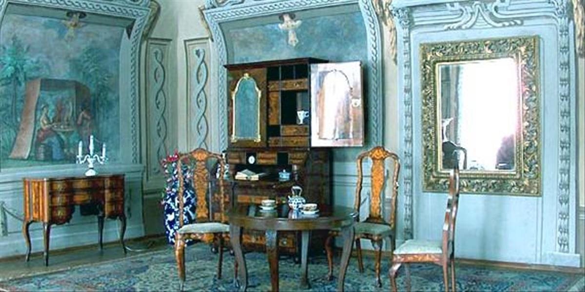 Steny izby Márie Terézie sú maľované iluzívnym ornamentom