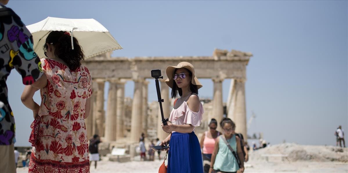 Grécko spaľuje vlna horúčav, pamiatky pre vysoké teploty menia otváracie hodiny