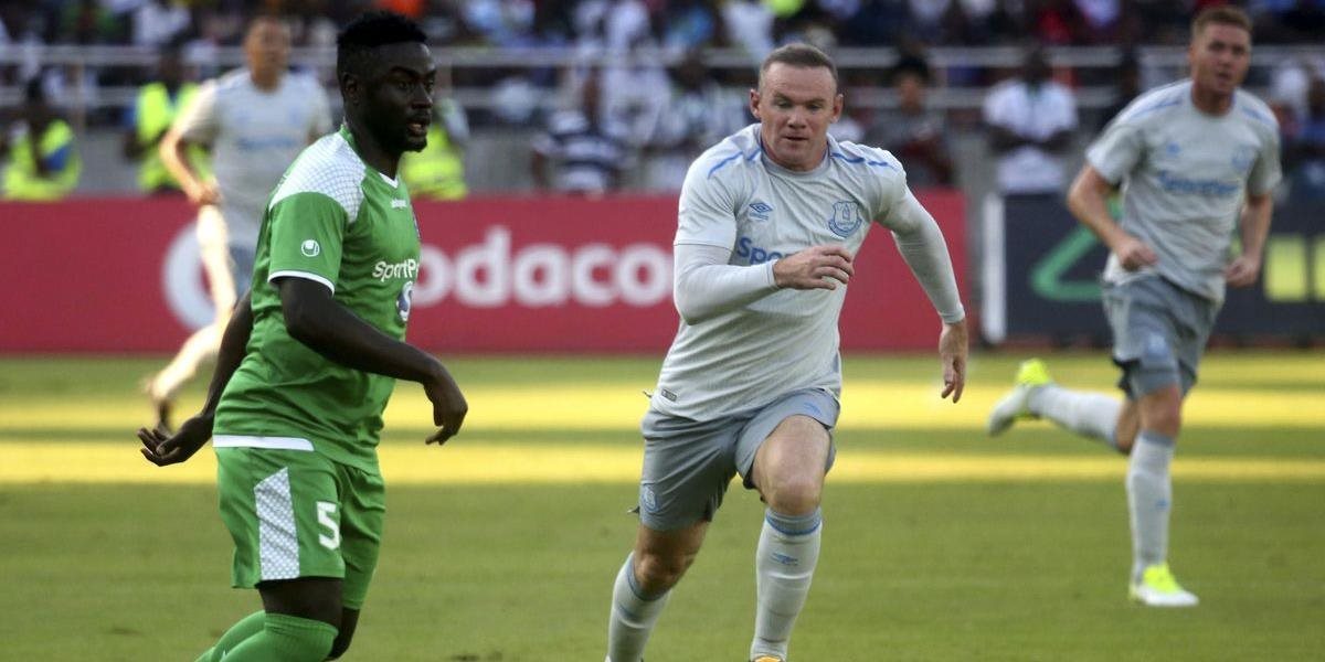 VIDEO Rooney skóroval pri svojom debute za Everton, čím si vyslúžil objatie od diváka