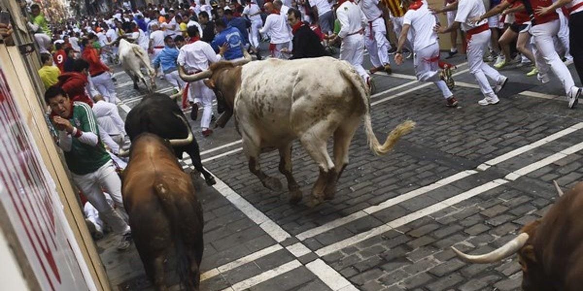 FOTO Španielsko: Posledný tohtoročný beh s býkmi si vyžiadal šesť zranených