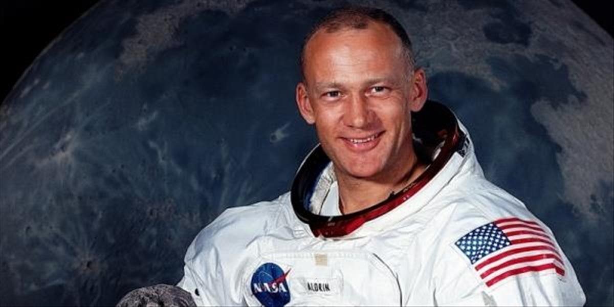 Bývalý astronaut Buzz Aldrin rozvinul červený koberec pre Mars