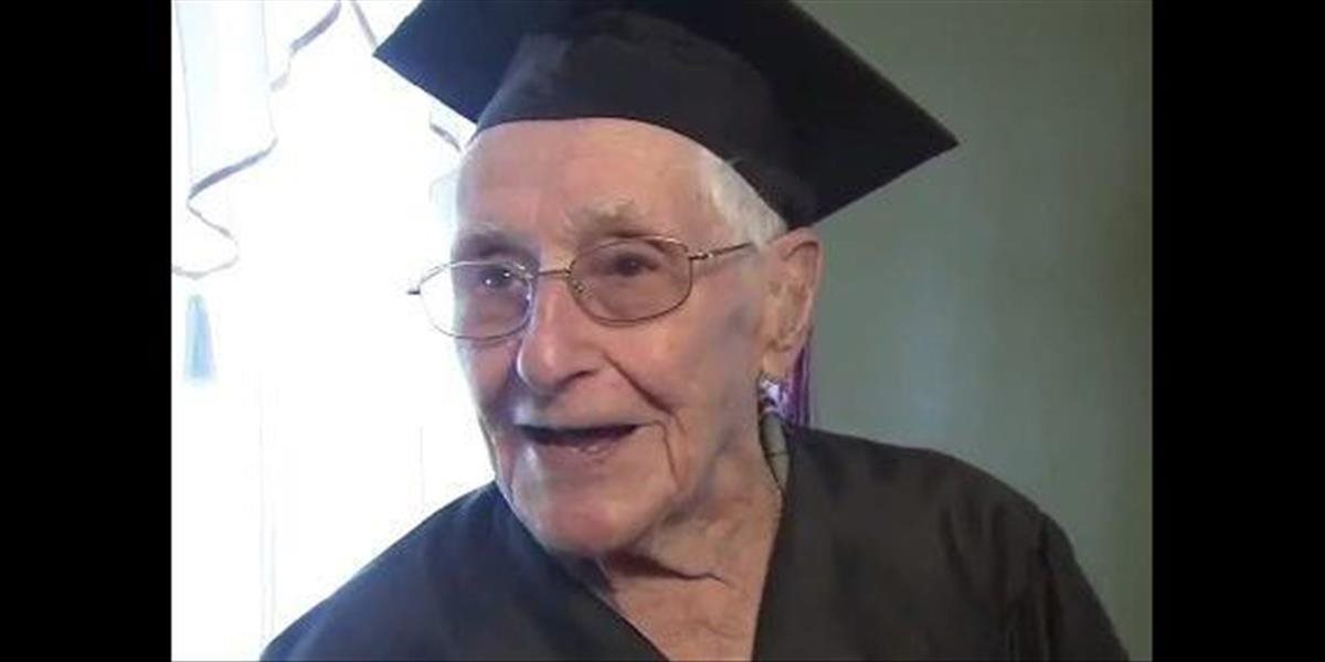 Americký veterán sa na chvíľu  vrátil do mladosti, stredoškolský diplom získal vo veku 97 rokov