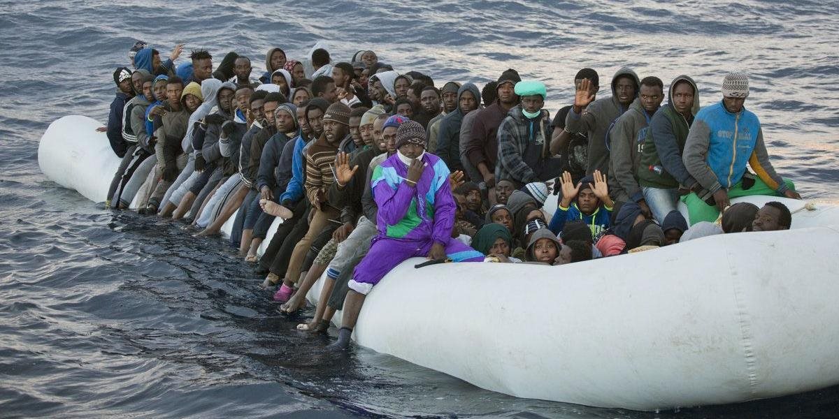 EÚ prijala ďalšie opatrenie voči migrantom, obmedzí export nafukovacích člnov do Líbye