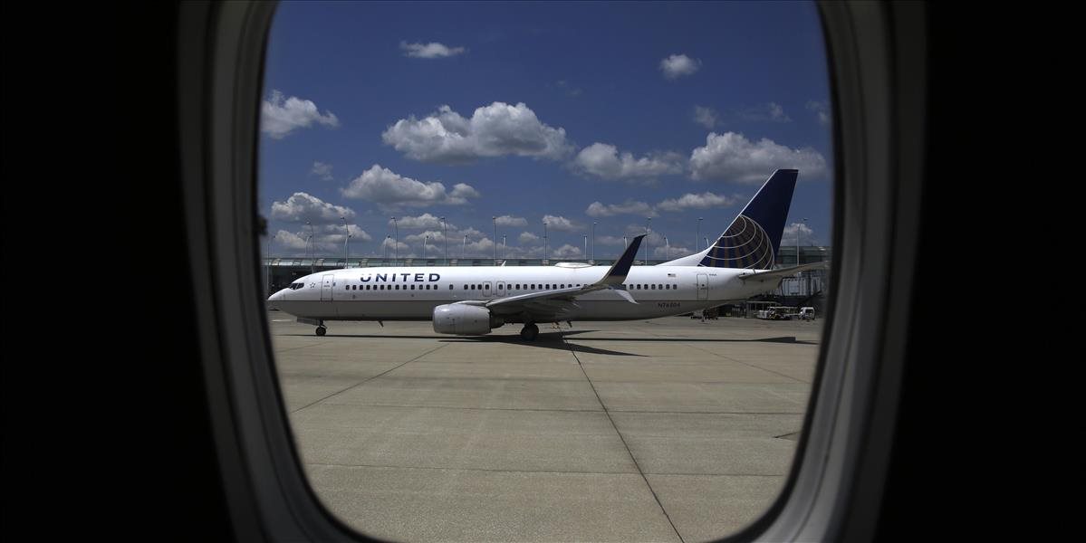Lietadlo United Airlines núdzovo prerušilo štart, cestujúcim prišlo zle