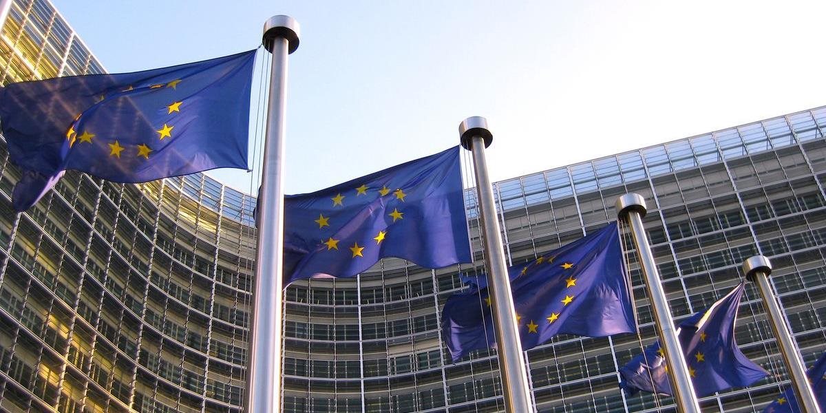Brusel priškrtí financie na eurofondy