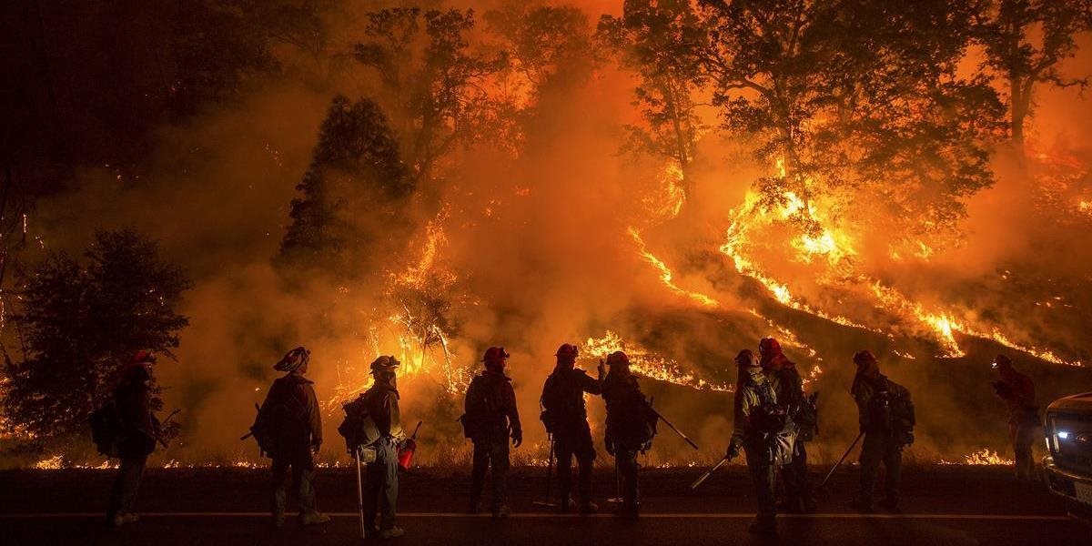 FOTO Lesný požiar v Kalifornii už ohrozuje Yosemitský národný park