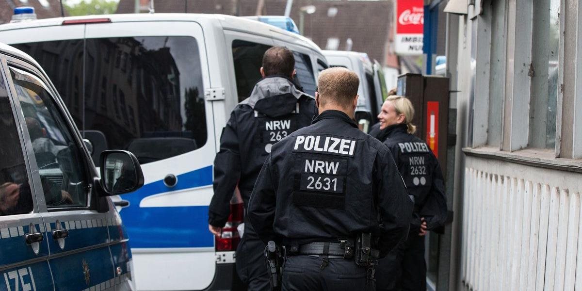 Nemecká polícia podnikla rozsiahlu raziu,  zatkla podozrivých z výmeny detského porna