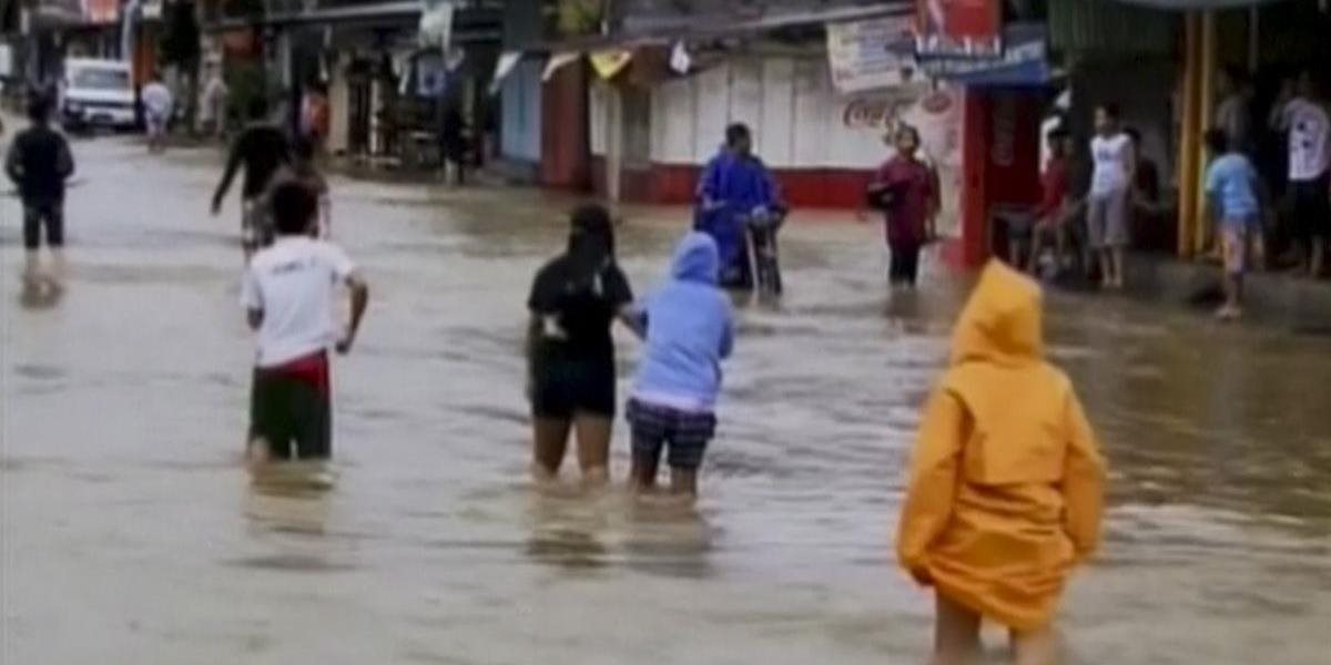 VIDEO Tropická búrka Talas pripravila vo Vietname o život desiatky ľudí