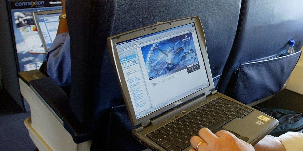 Zákaz nosenia laptopov na palubu lietadla neplatí, dokonca ani pre lety z Rijádu do USA