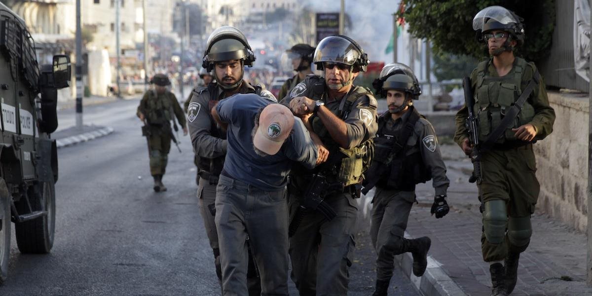 FOTO V Jeruzaleme opäť prepukli zrážky medzi políciou a Palestínčanmi: Bezpečnostné zložky museli použiť slzotvorný plyn