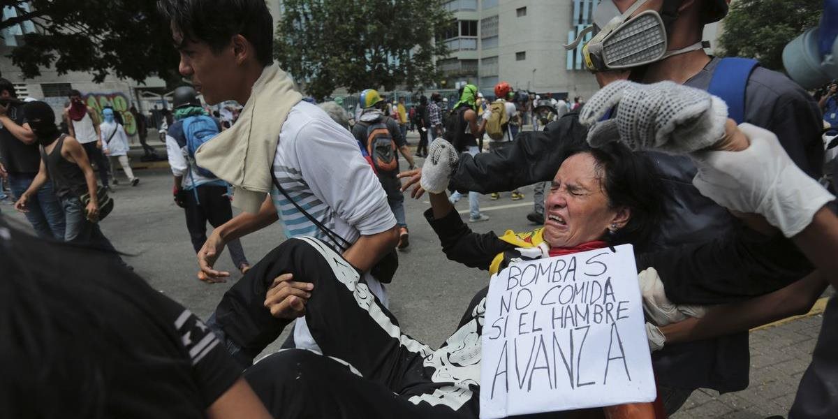 Generálny štrajk vo Venezuele poznačili násilnosti, pri zrážkach s políciou zomreli traja ľudia