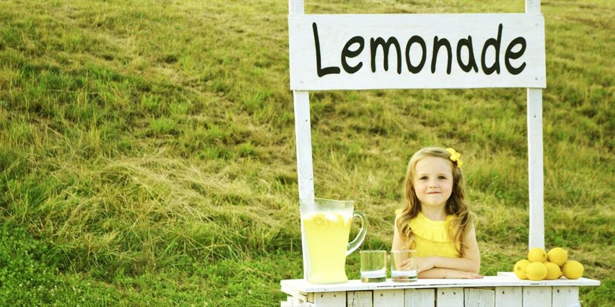 Škandál v Londýne: Pokuta 150 libier pre päťročné dievčatko za stánok s limonádami!