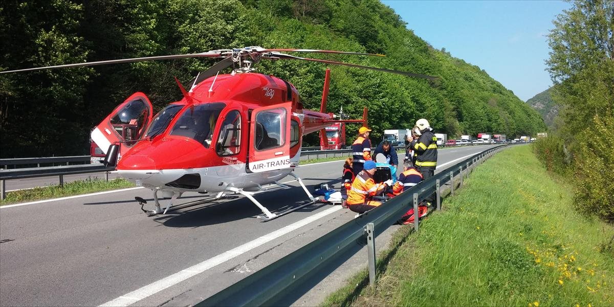 Zranenú motocyklistku pri Senci transportovali vrtuľníkom do Bratislavy