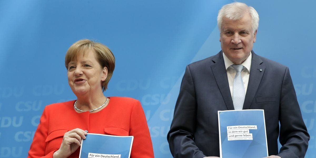 Seehofer považuje Merkelovú za jedinú osobou, ktorá drží pohromade slobodný svet