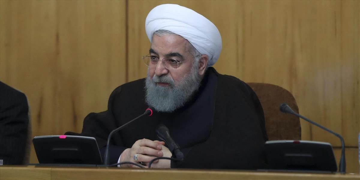 Iránsky prezident pohrozil USA, že prípadné nové sankcie nenechá bez odozvy