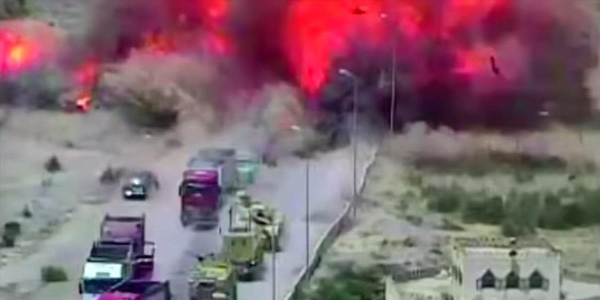 VIDEO Egyptský tank zlikvidoval auto plné bômb, ktoré sa snažilo dostať do mesta neďaleko pobrežia