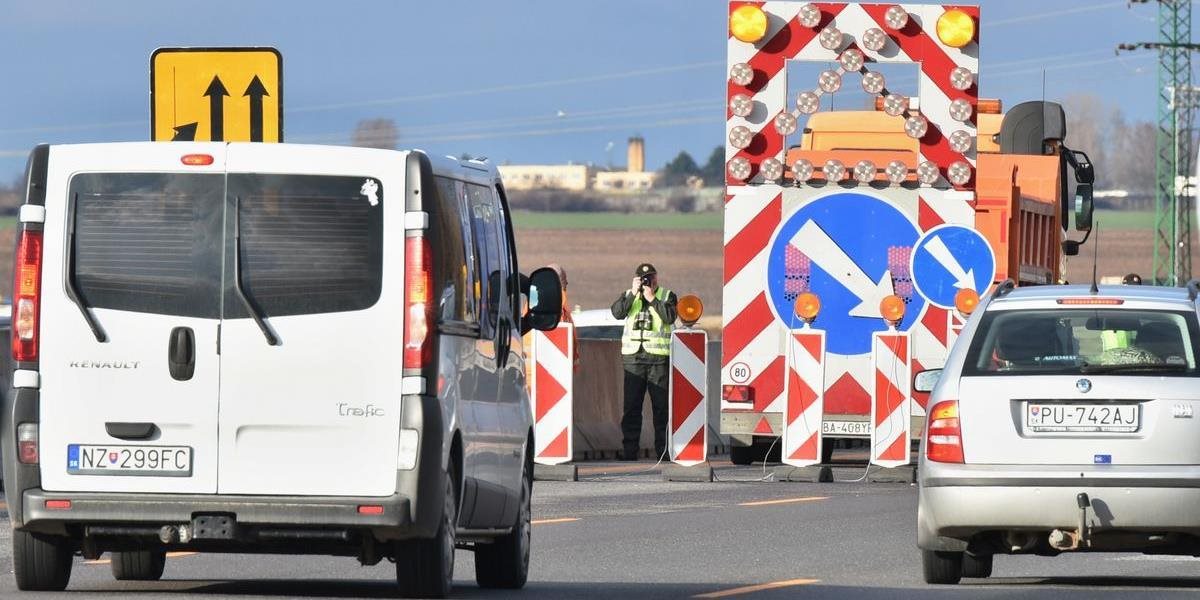 Vodiči pozor: Na diaľnici D1 v smere zo Senca do Bratislavy sa stala nehoda, tvoria sa kolóny