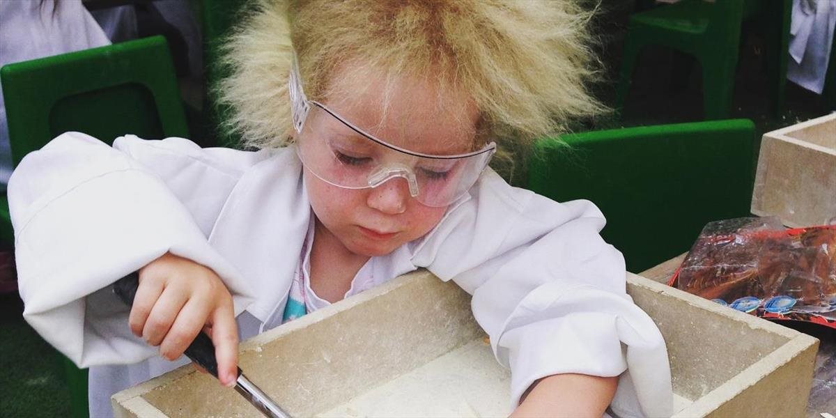 FOTO Malé dievčatko má rovnaký syndróm ako Albert Einstein